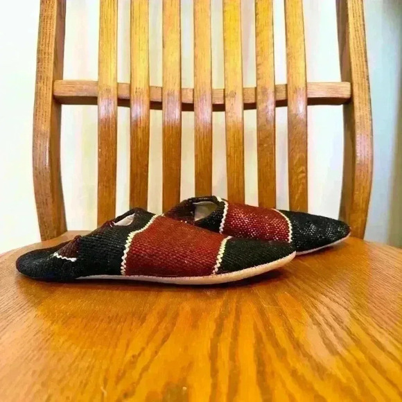 Verve Culture Moroccan Kilim Wool Slippers Blue, Cream, Maroon, Size Medium - Picture 3 of 10